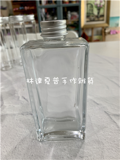 24有弧度寬方瓶100ml鋁蓋玻璃瓶 ～浮游花