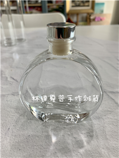 10奈奈瓶90ml銀蓋玻璃瓶 ～浮游花