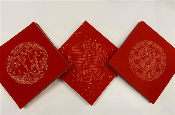小四方萬年紅春聯紙17*17公分每包100張（圖案隨機出